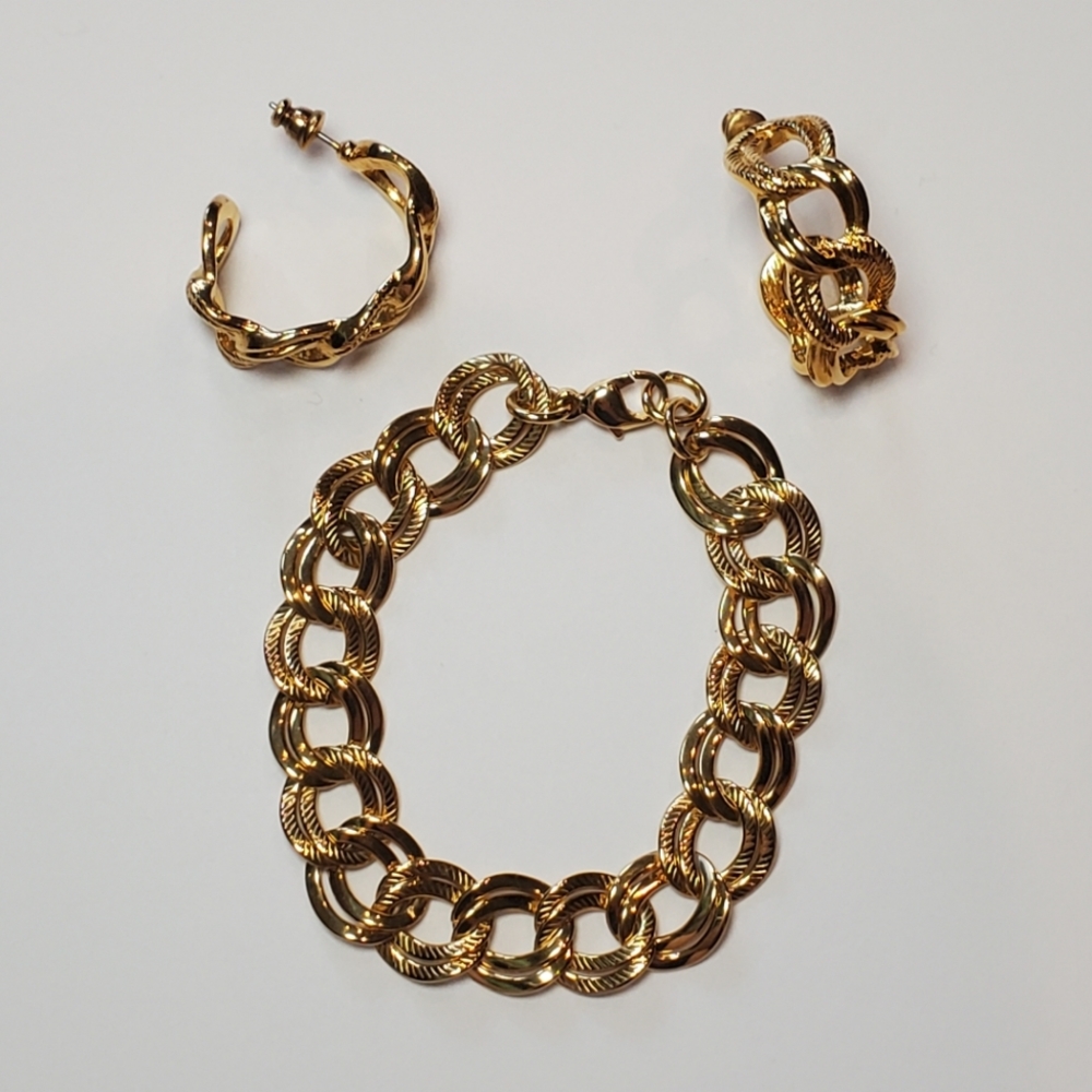 Trifari Textured Chain Set